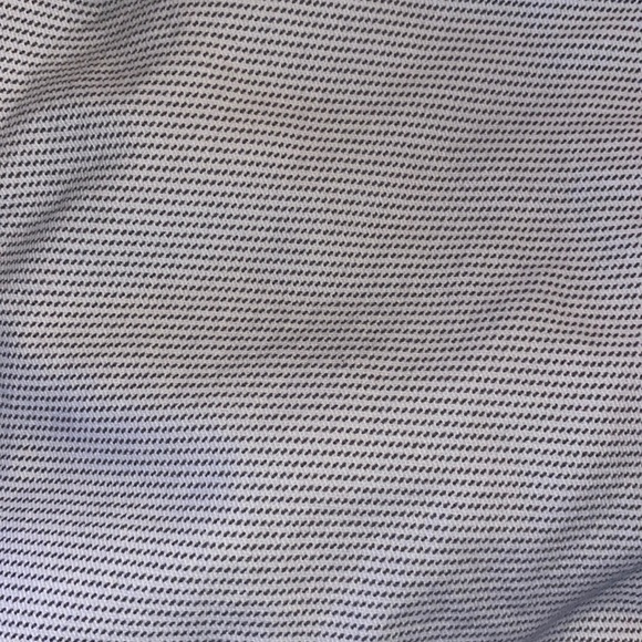 Old Navy 6” Inseam Shorts - Picture 4 of 4